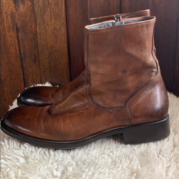 To boot New York, Amsterdam cognac boot